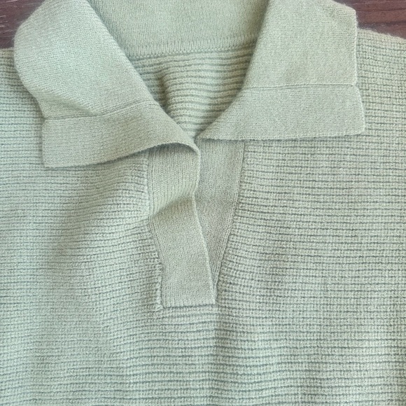 Elegant Avocado green V-Neck Women's Sweater - Picture 4 of 9